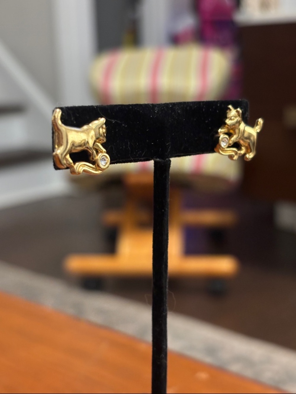 Avon Gold Cat Stud Earrings with Clear Accent
